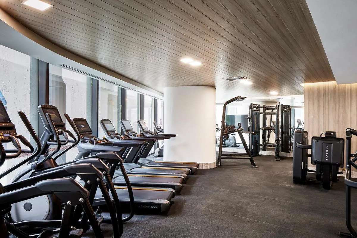 Image 4 of Queens Place 1B/View/Workplace/Swimming Pool/Gym