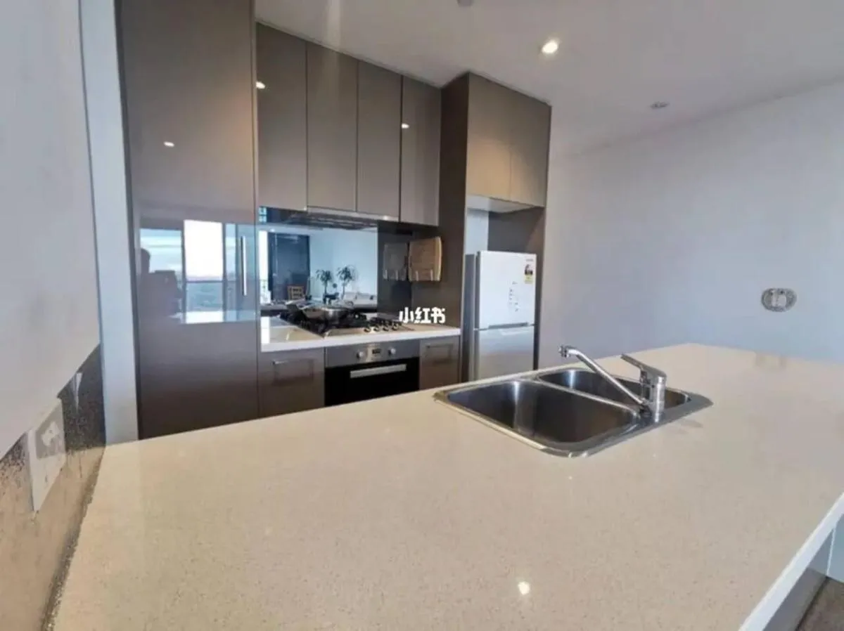 Image 4 of Quiet CBD 3b2b apartment + free parking