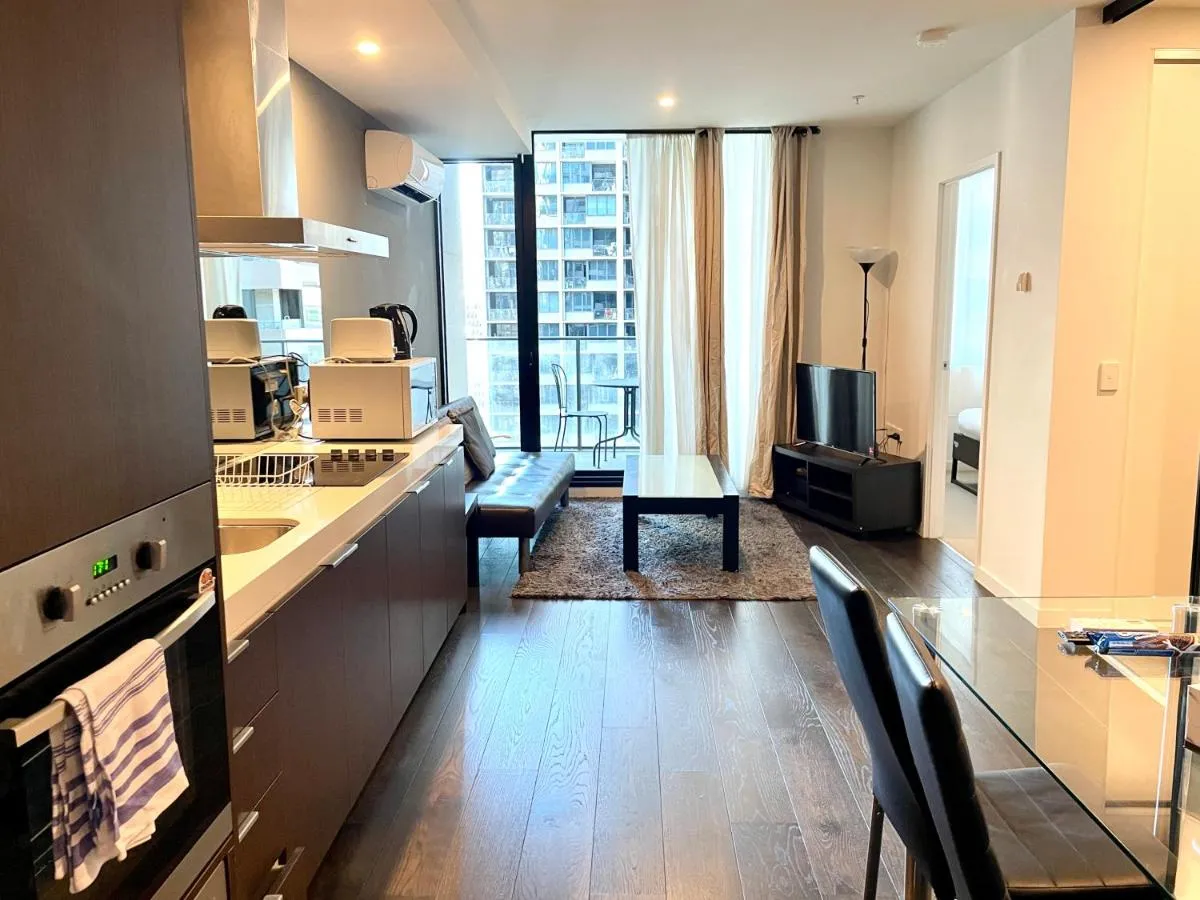 Image 4 of Readyset Apartments at Midtown