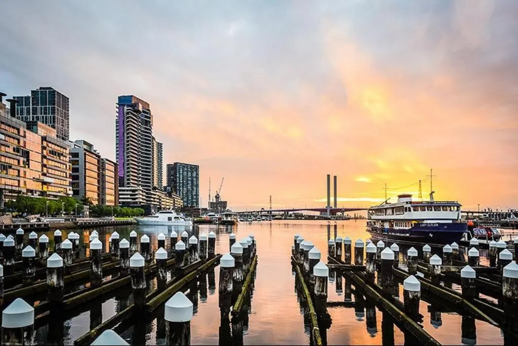 Image 5 of Relax and Unwind by the Dock -Car park included-