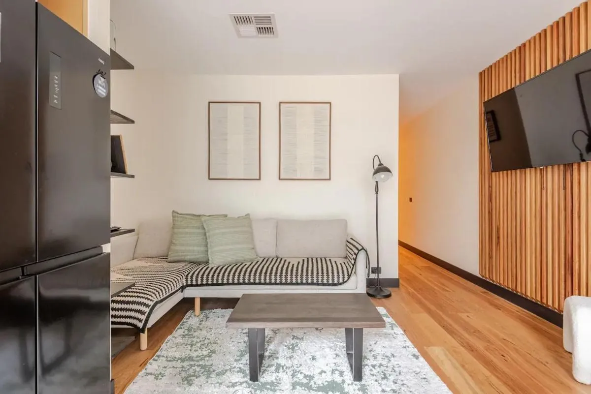 Image 4 of Riverside Apartment Melbourne CBD