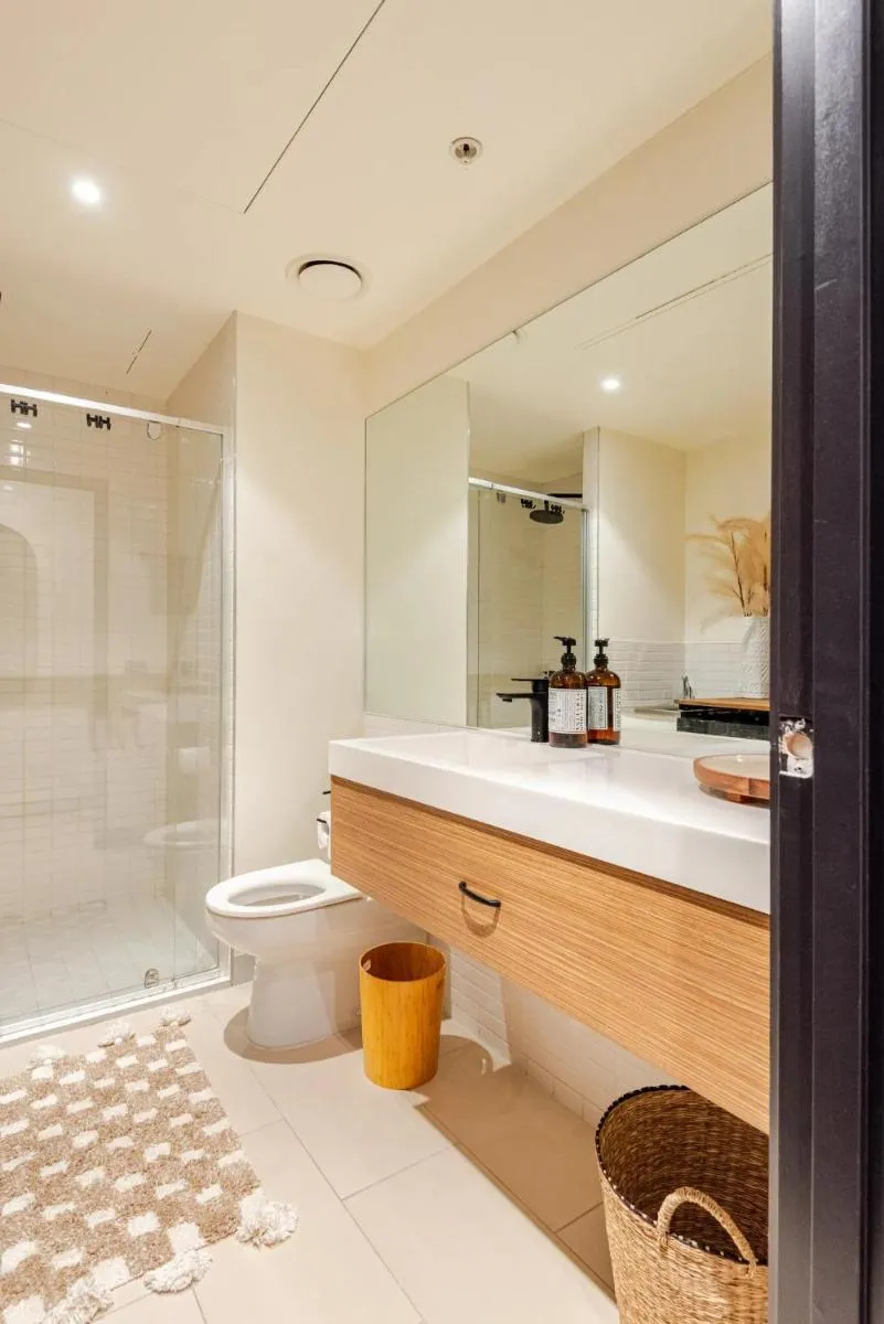 Image 3 of Riverside Apartment Melbourne CBD