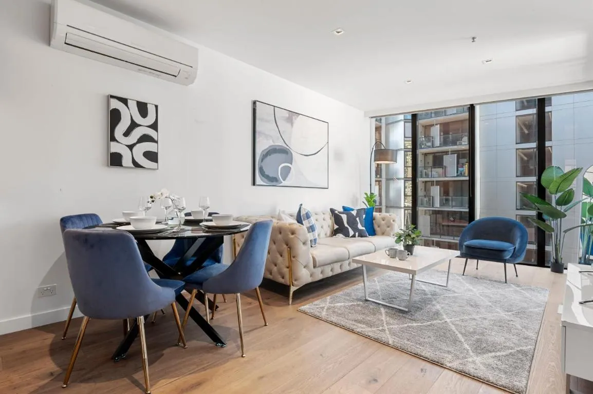 Image of Rooftop Pool Stunning Apt at Marvel Stadium with Free Parking