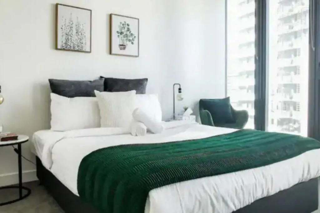 Image of SH1102-1 BR Apt conveniently located near Crown