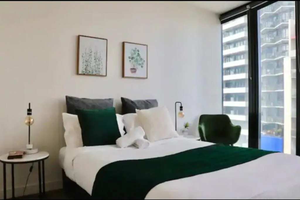 Image 1 of SH1102-1 BR Apt conveniently located near Crown