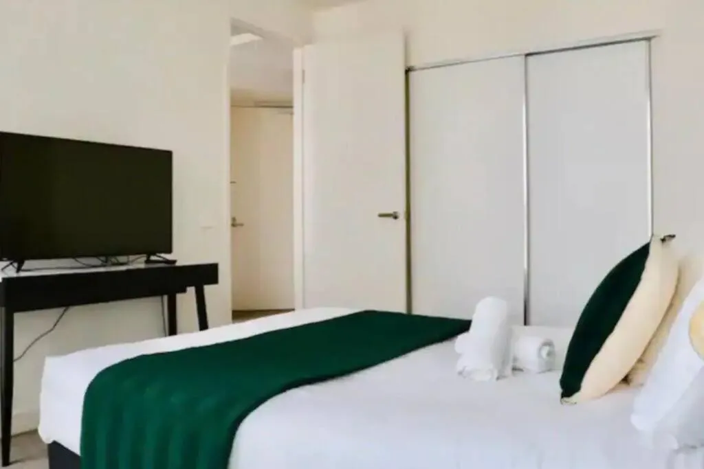 Image 5 of SH1102-1 BR Apt conveniently located near Crown