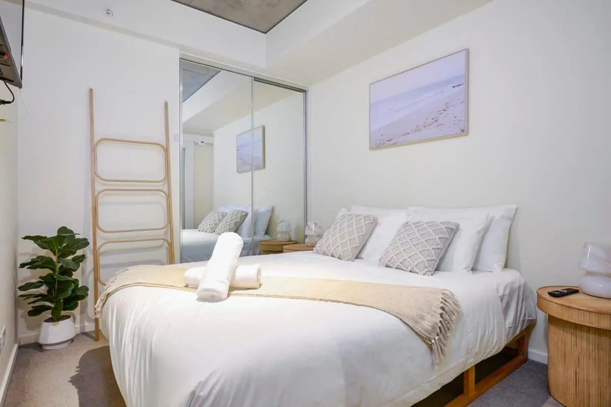 Image 6 of Singers Lane Urban Retreat – Queen VIC Market Home