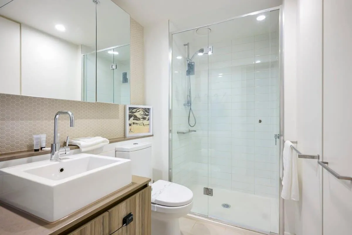 Image 2 of Singers Lane Urban Retreat – Queen VIC Market Home