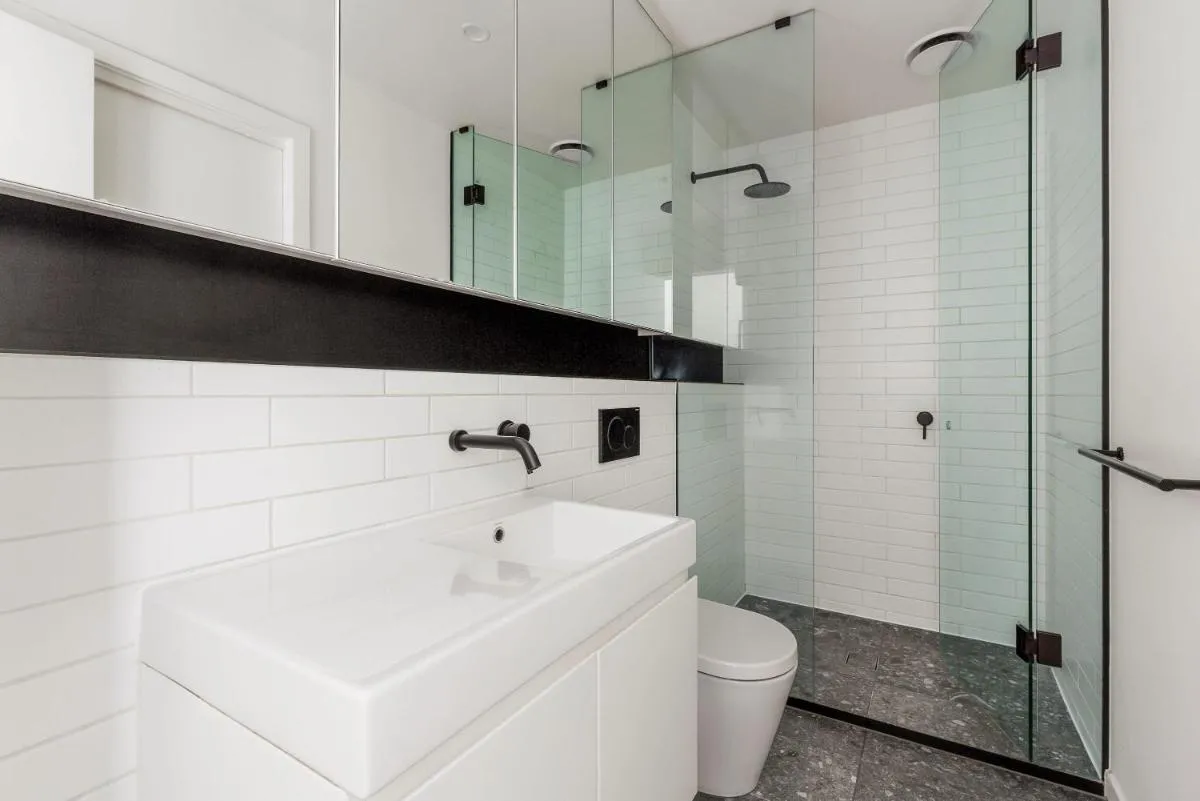 Image 3 of Sleek and Modern in Charming Location