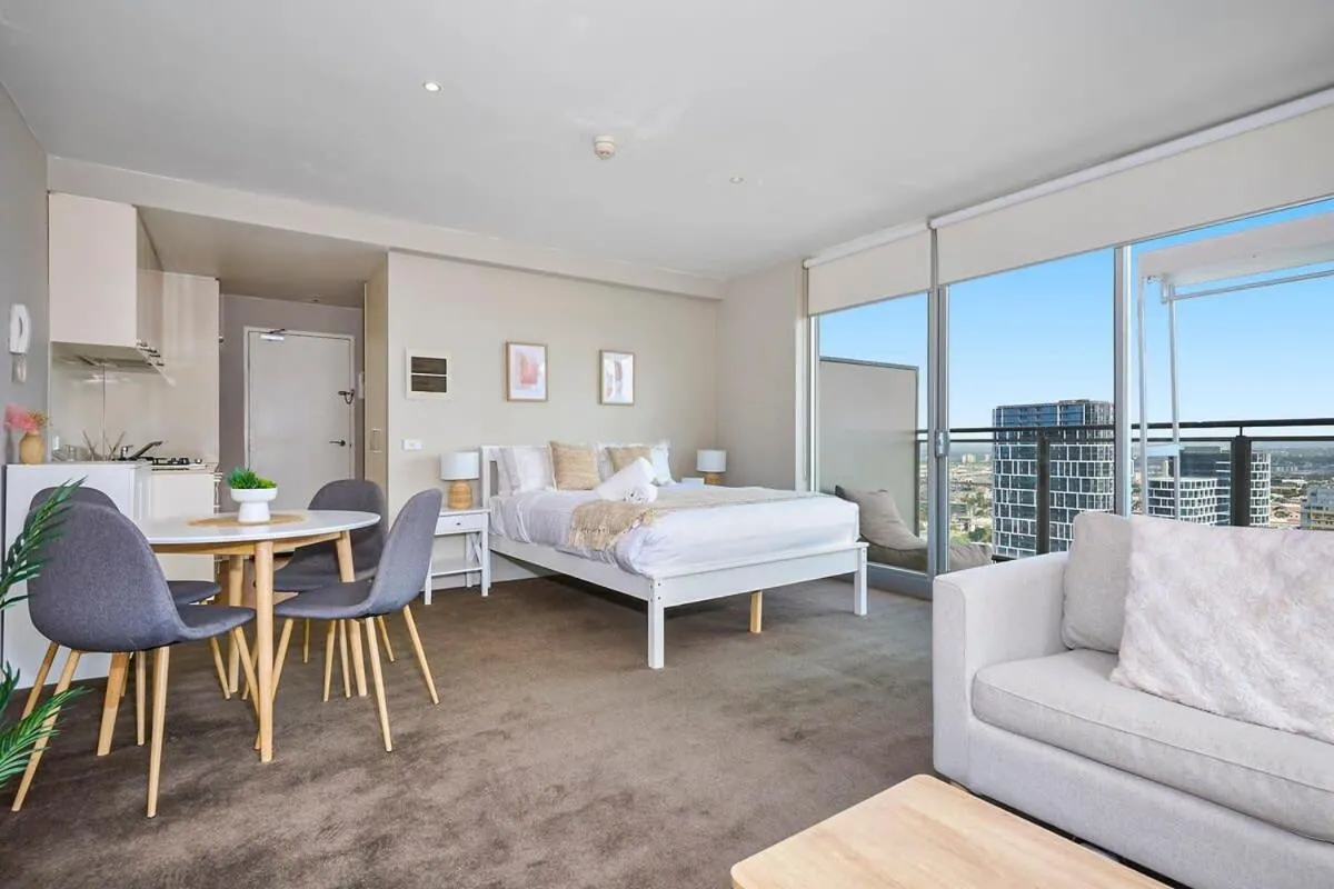 Image 1 of Sleek and Stylish Studio Apartment on Spencer