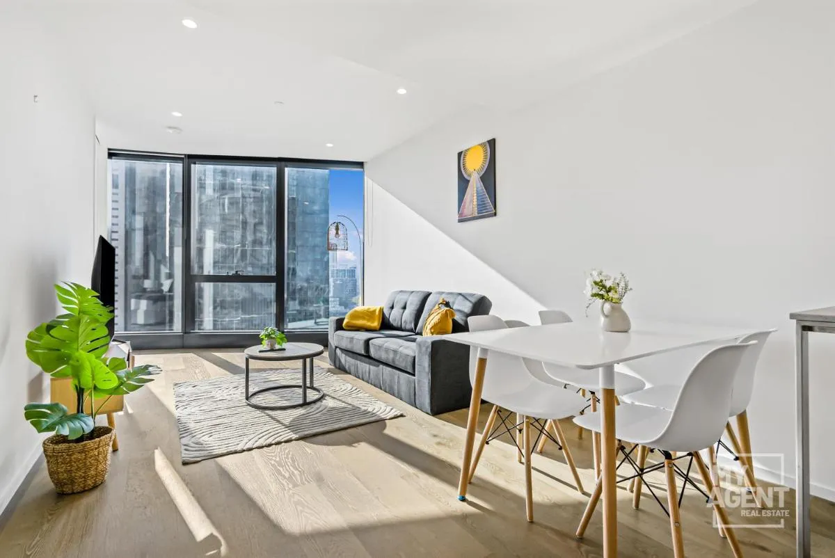 Image 3 of Sleep in the Clouds Level 30 Aus 108 – sleeps 6