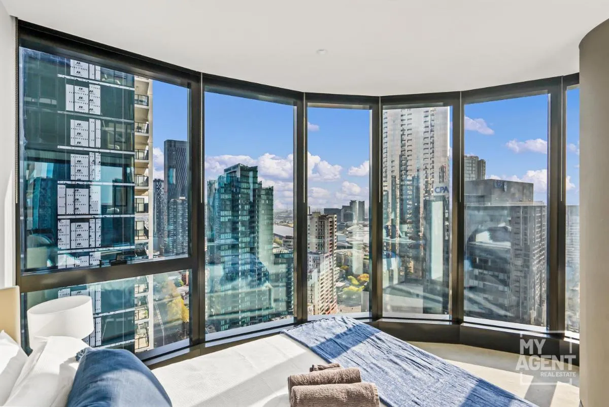 Image 5 of Sleep in the Clouds Level 30 Aus 108 – sleeps 6
