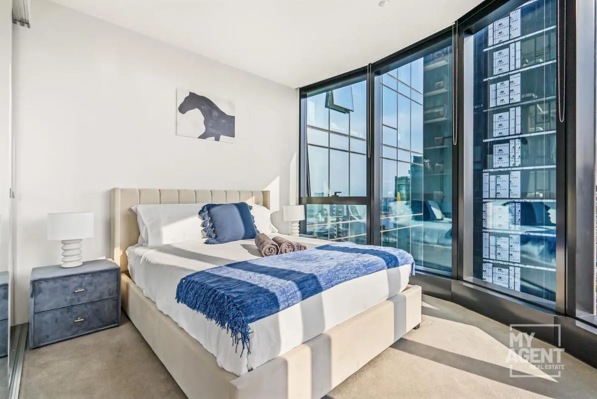 Image 1 of Sleep in the Clouds Level 30 Aus 108 – sleeps 6