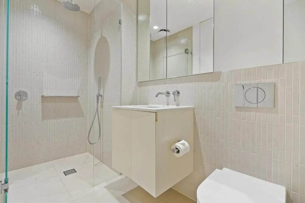 Image 2 of Southbank 2bdrm Apt – 46th floor amazing view