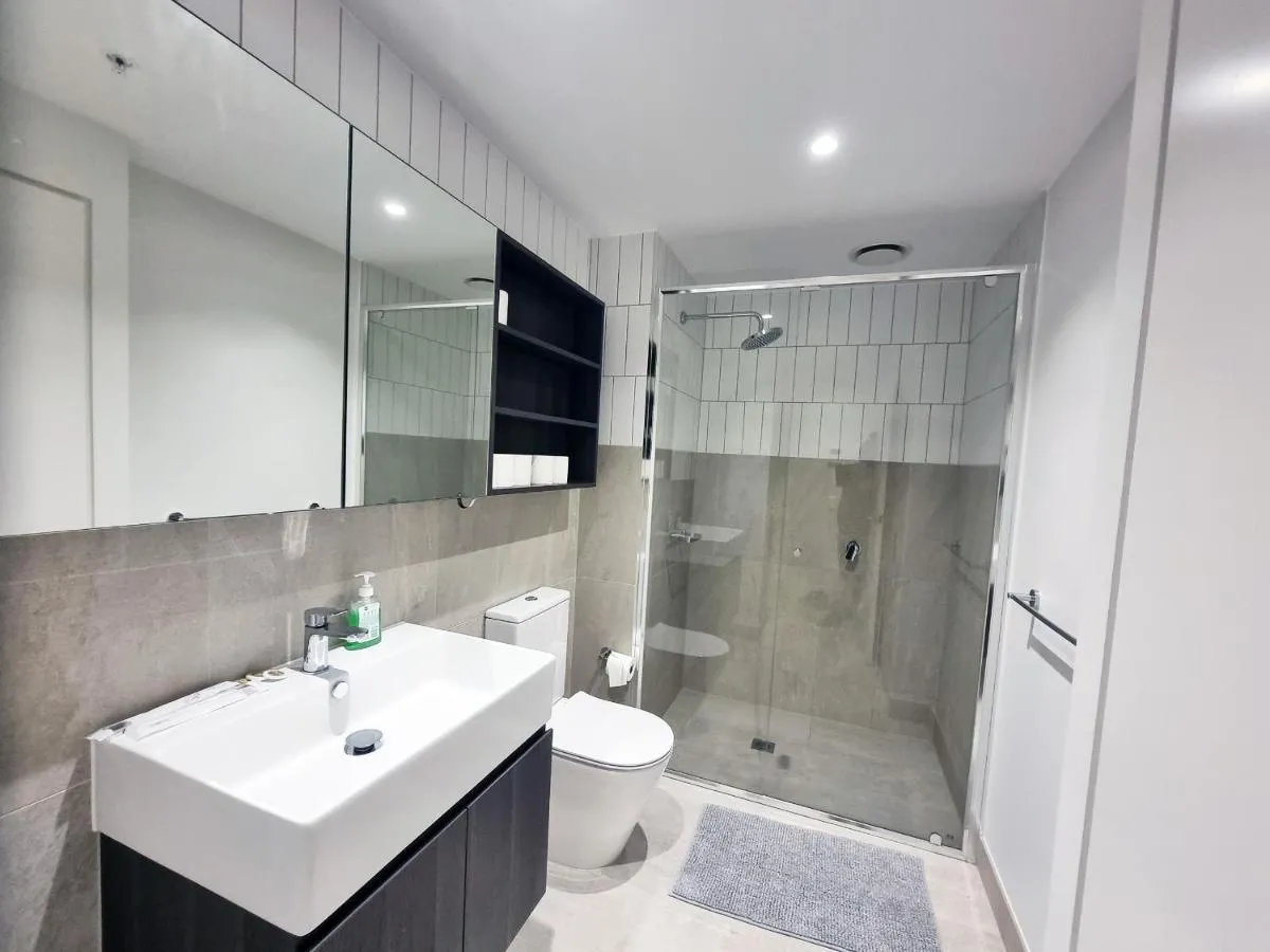 Image 2 of Southbank modern apartment