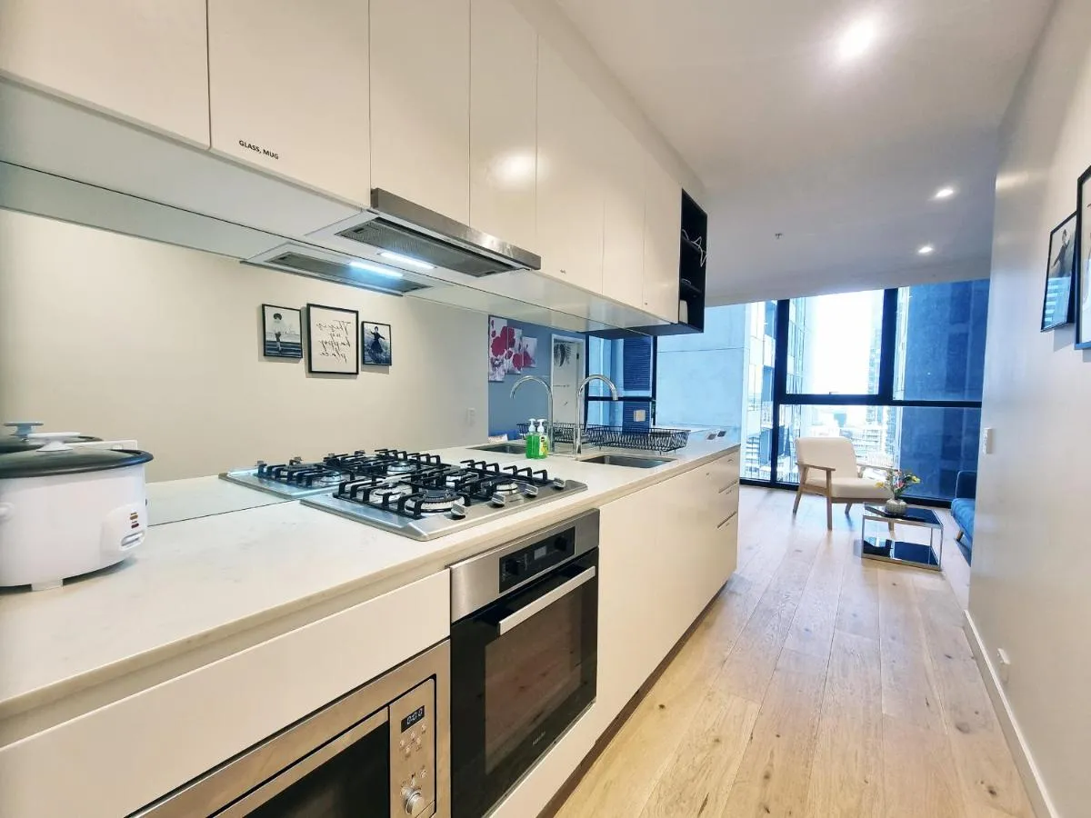 Image 4 of Southbank modern apartment