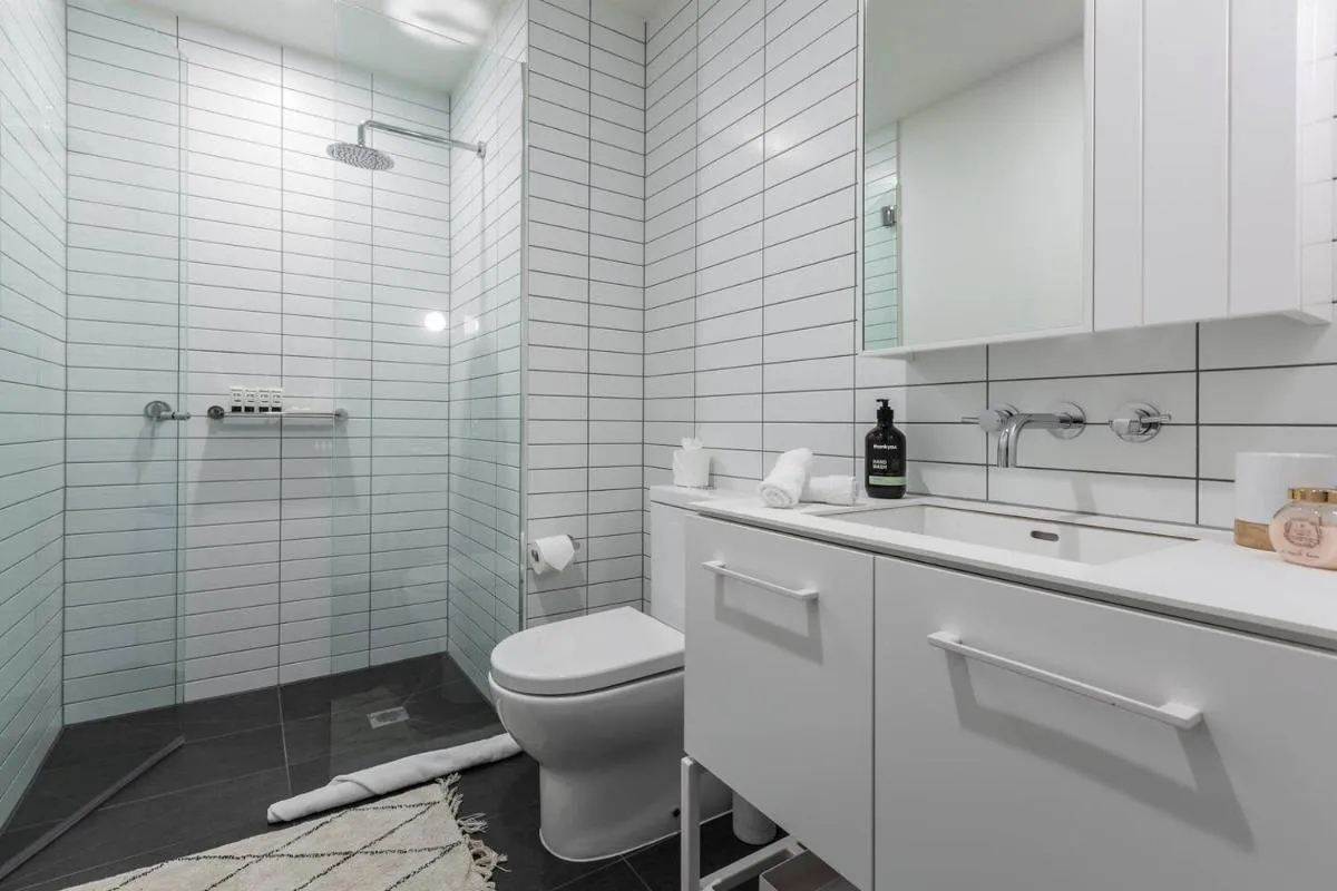 Image 2 of Southside Contemporary – Balcony Stay with City Views