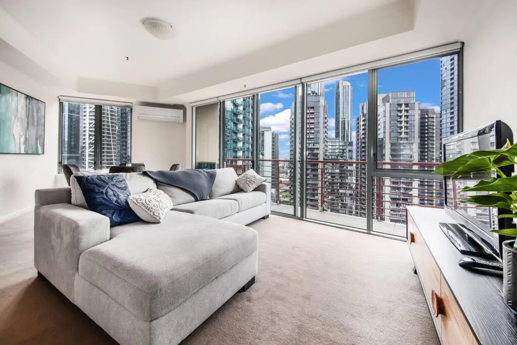 Image of Spacious 1 bedroom apartment close to Crown