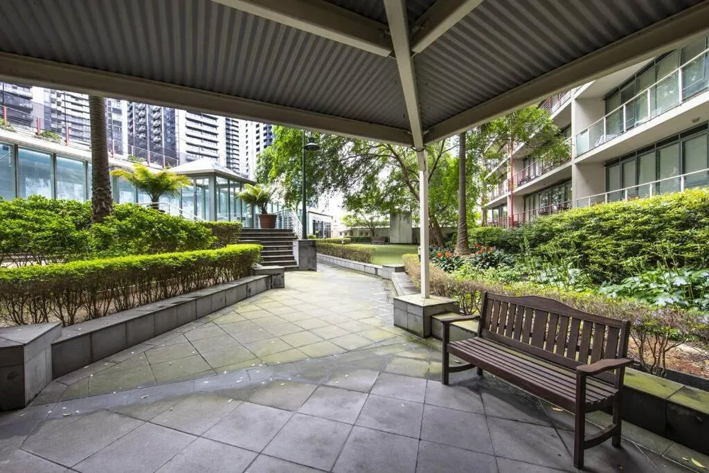 Image 6 of Spacious 1 bedroom apartment close to Crown