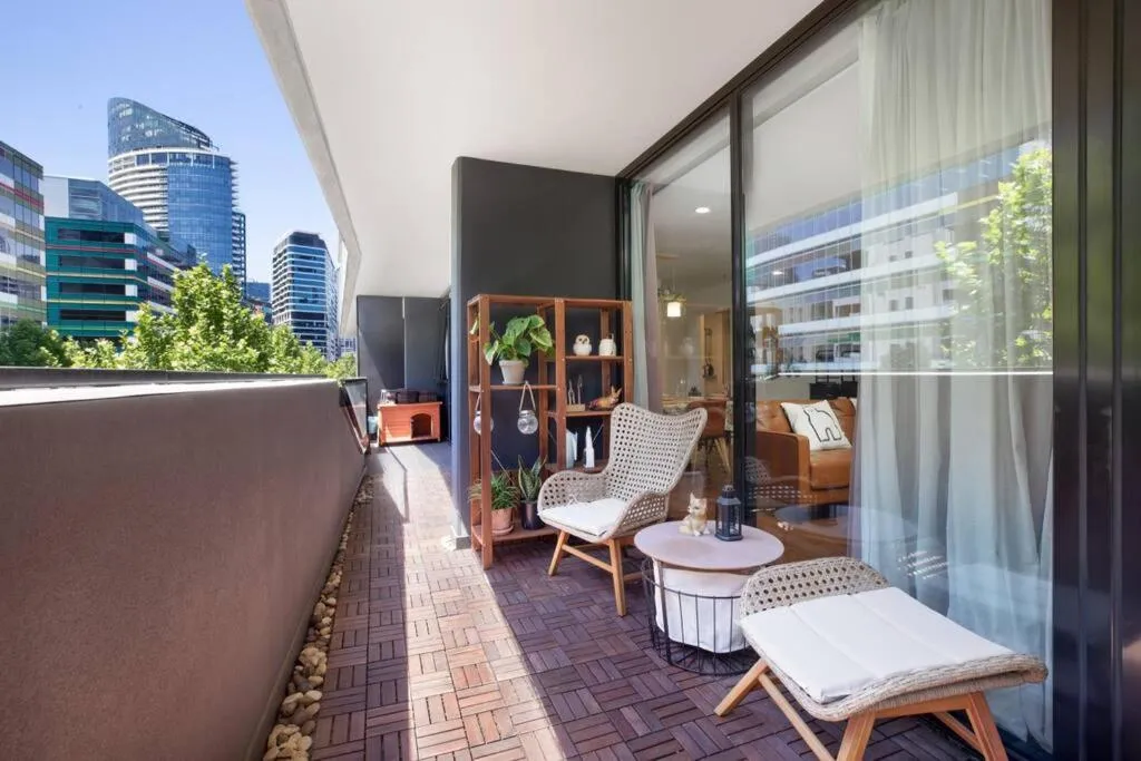 Image 4 of Spacious 2-bed apt in Docklands Balcony & Free Parking