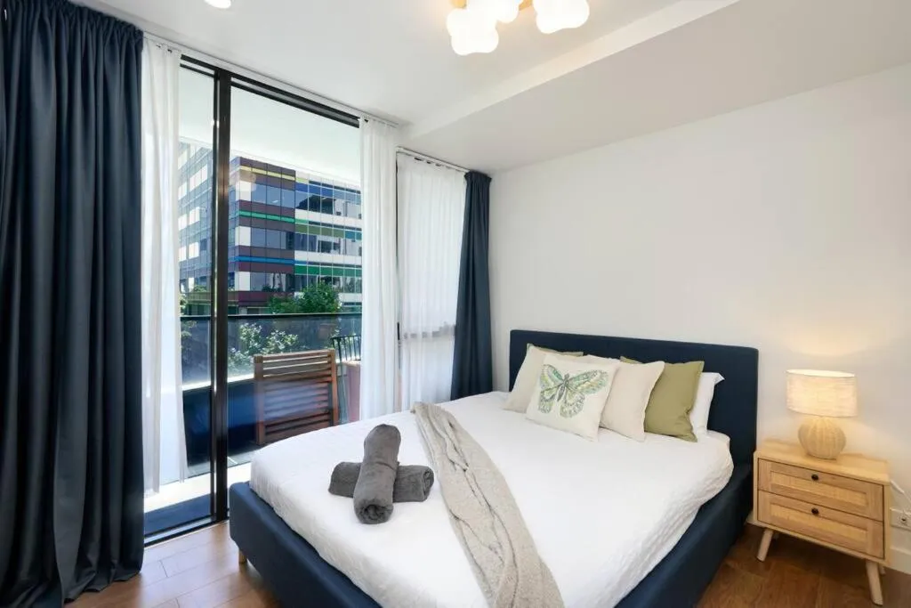Image 1 of Spacious 2-bed apt in Docklands Balcony & Free Parking