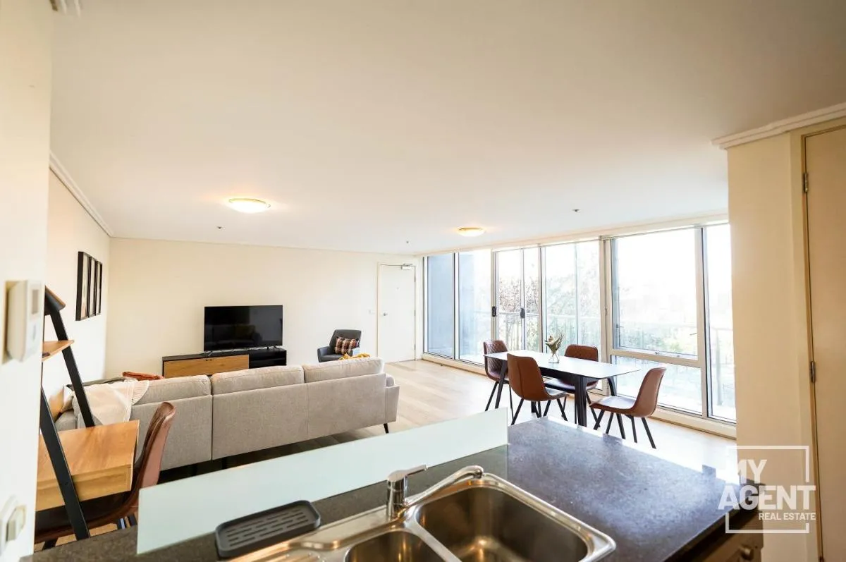 Image 4 of Spacious Apartment in Southbank – Sleeps 6
