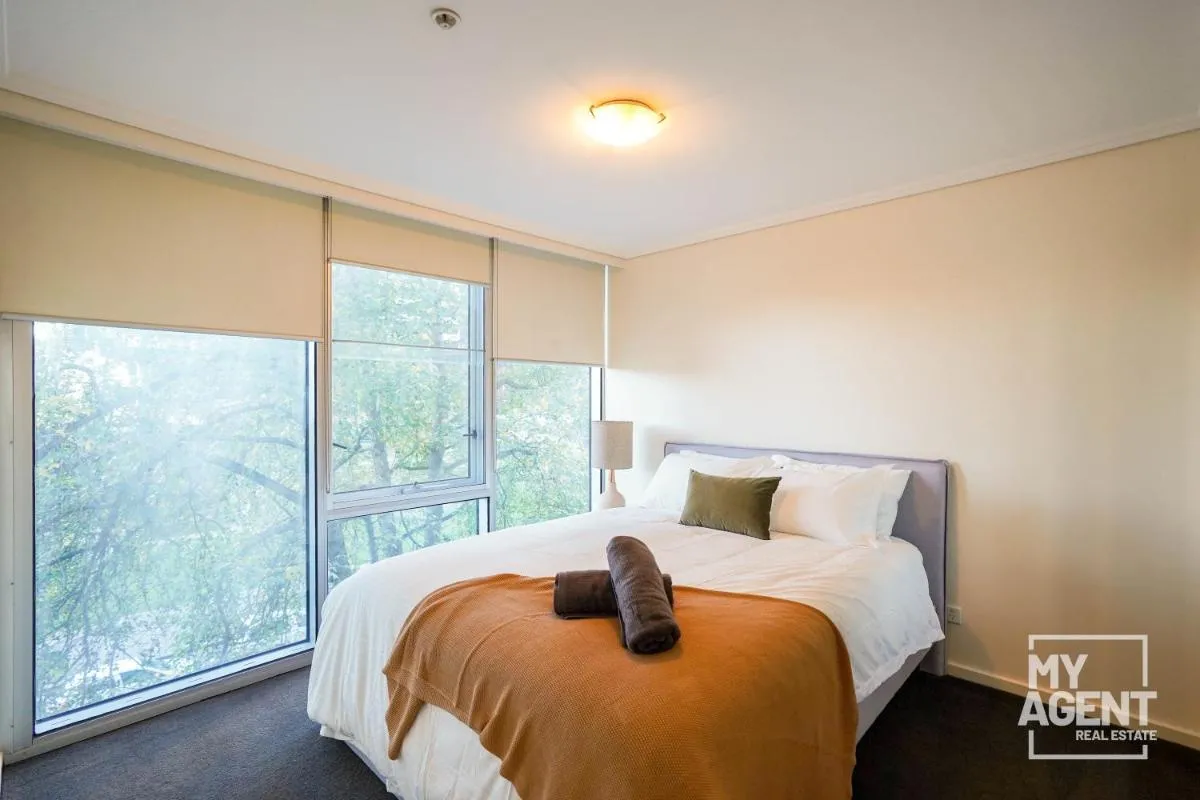 Image 1 of Spacious Apartment in Southbank – Sleeps 6
