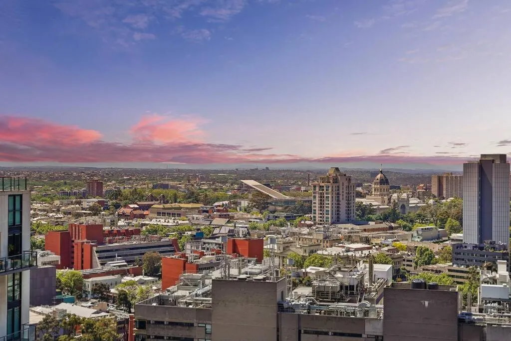 Image of Steps To RMIT Uni & A Range Of City Life 2B2B