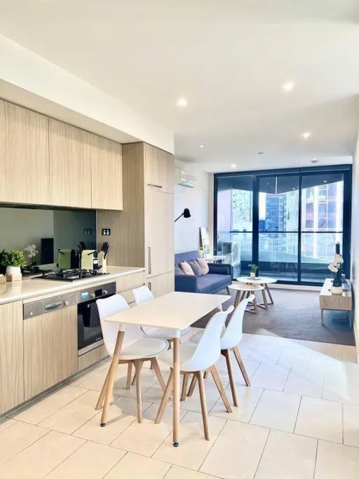 Image 3 of Stunning 2-Bed Apartment with Panoramic CBD Views
