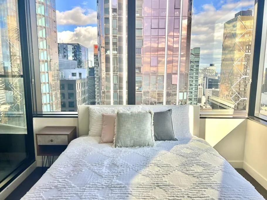 Image of Stunning 2-Bed Apartment with Panoramic CBD Views