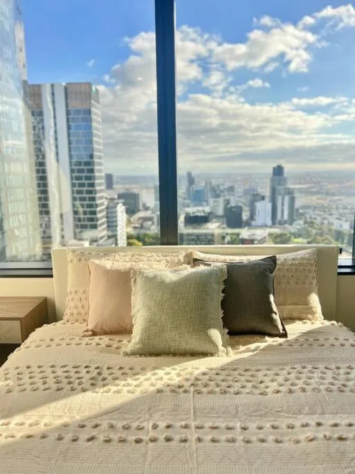 Image 6 of Stunning 2-Bed Apartment with Panoramic CBD Views