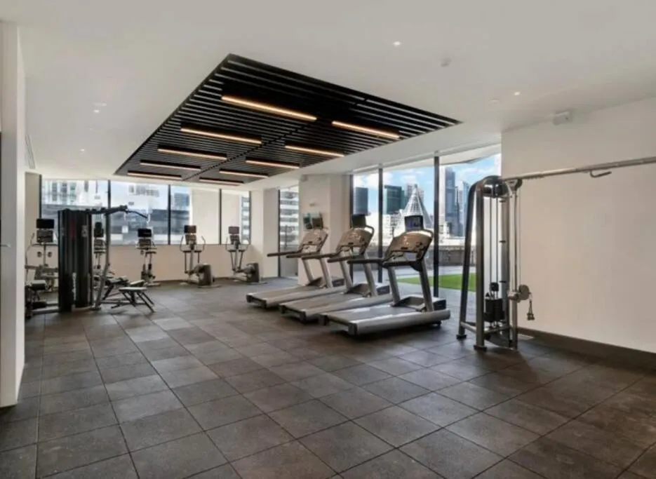 Image 5 of Stunning 2-Bed Apartment with Panoramic CBD Views