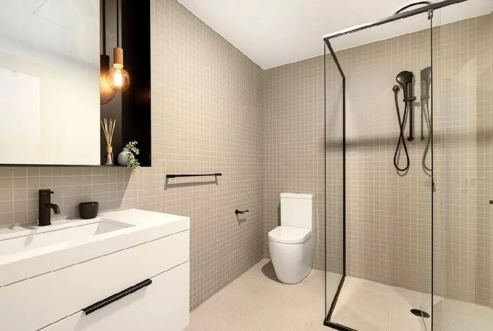 Image 2 of Stunning 2 bed Carlton terrace apartment & carpark