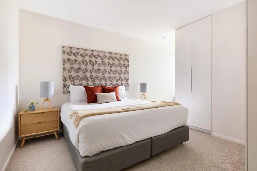 Image 1 of Stunning 2 bed Carlton terrace apartment & carpark