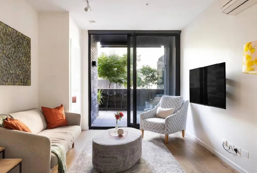 Image 4 of Stunning 2 bed Carlton terrace apartment & carpark