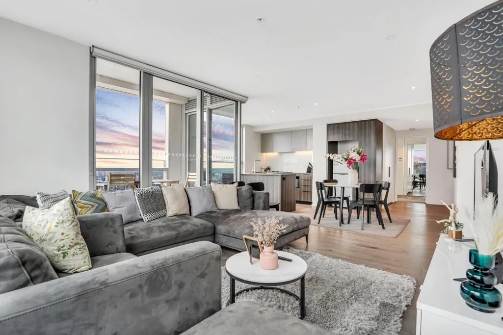Image of Stunning 3B2B1C high-rise with a water frontage 1