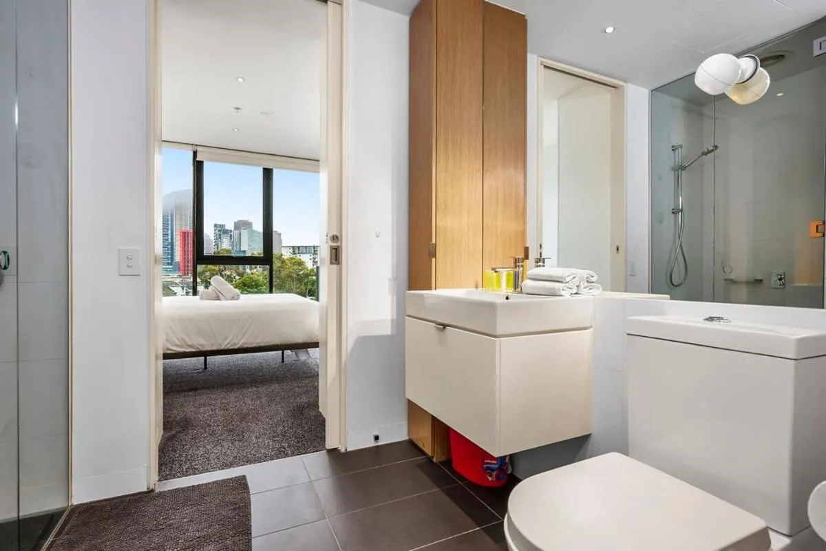 Image 2 of Stunning CBD Views + Free Parking