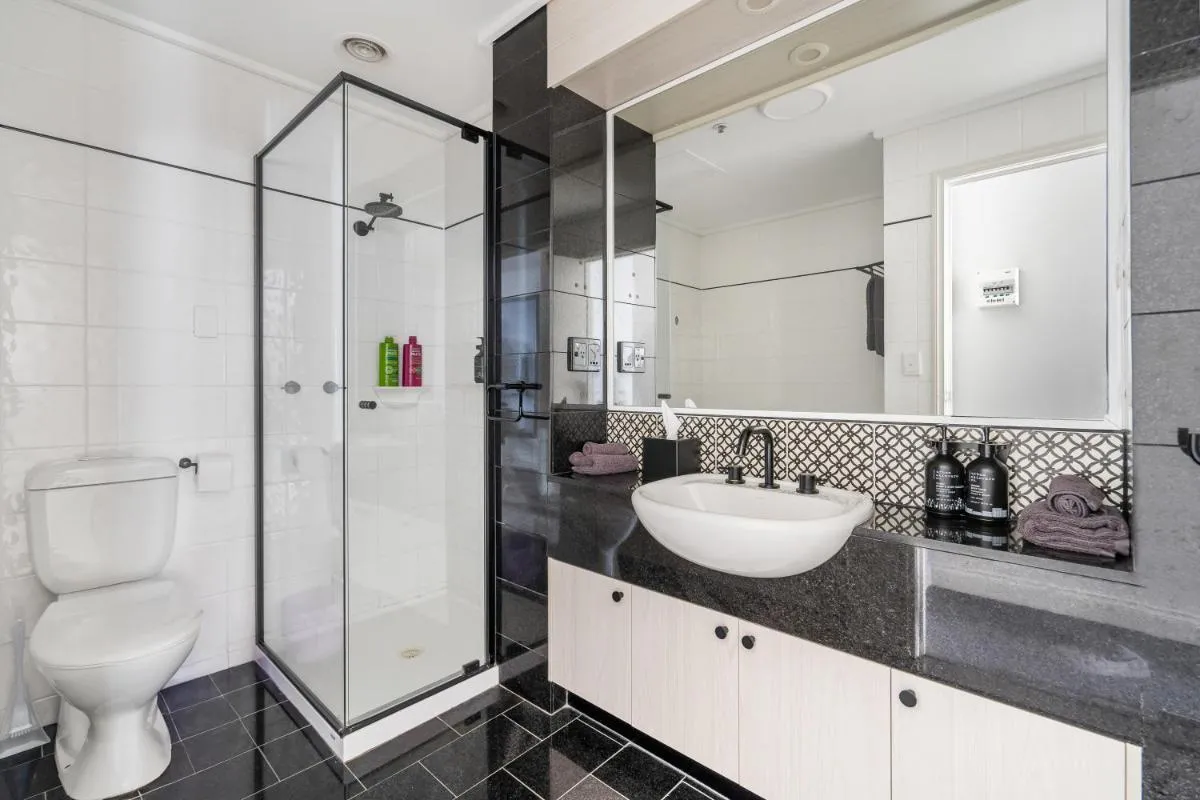 Image 2 of Style and Convenience on Little Bourke