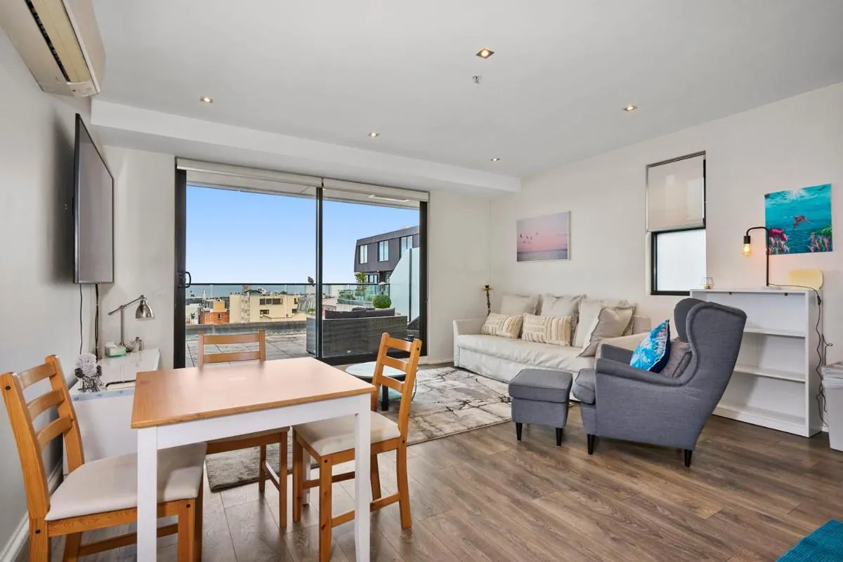 Image 4 of Stylish 2-Bed Apartment with Sea Views and Parking
