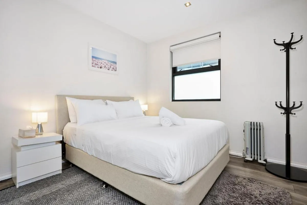 Image 6 of Stylish 2-Bed Apartment with Sea Views and Parking