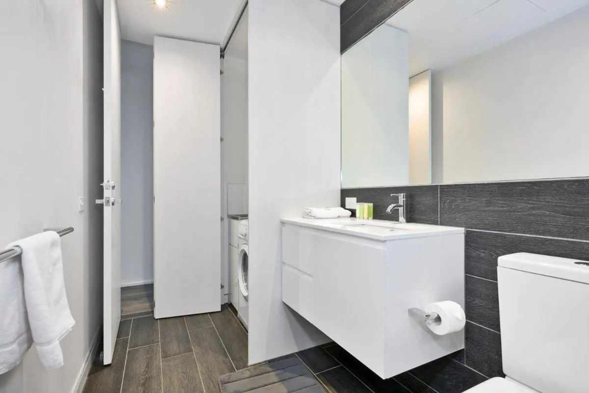 Image 2 of Stylish 2-Bed Apartment with Sea Views and Parking