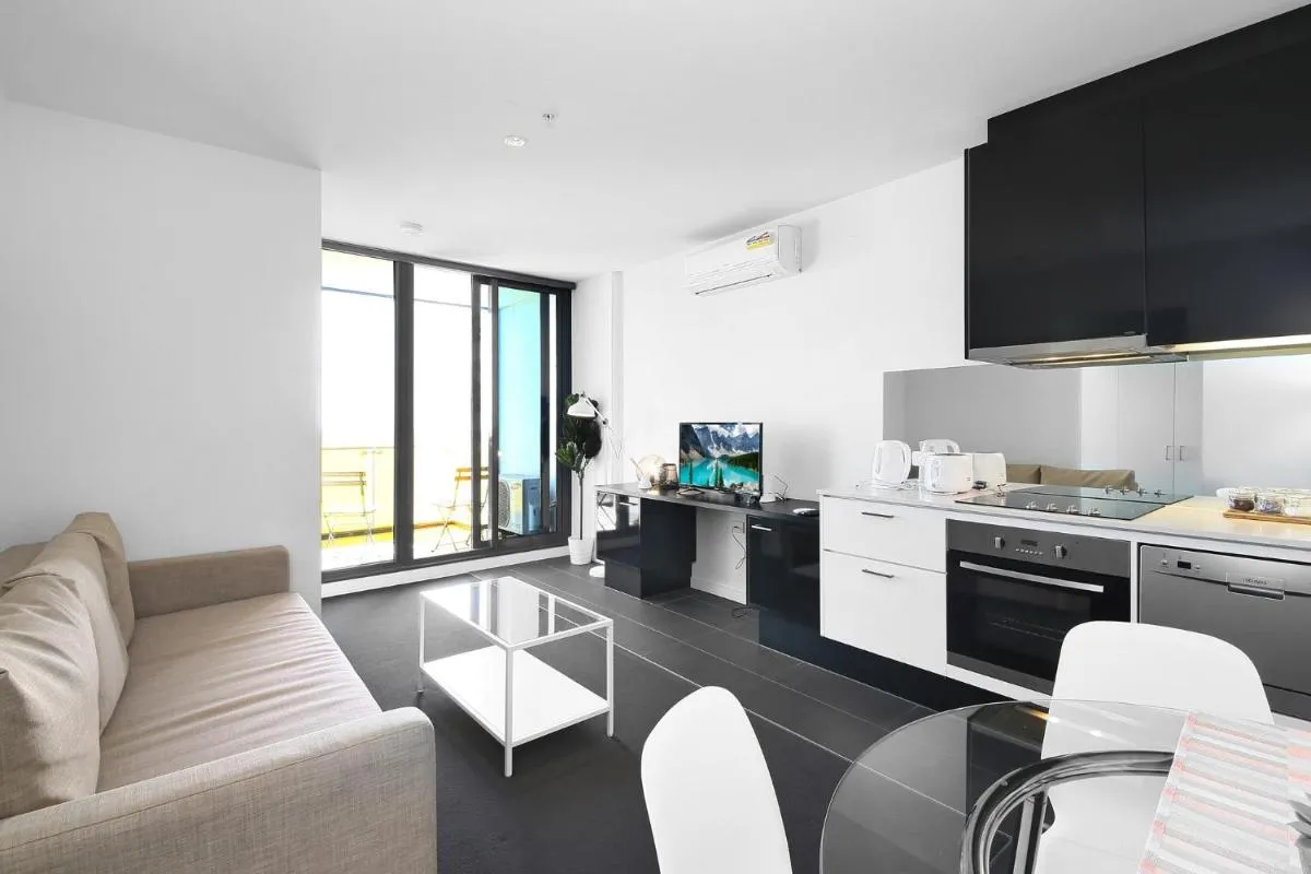 Image 4 of Stylish CBD Apartment with Stunning Harbour Views