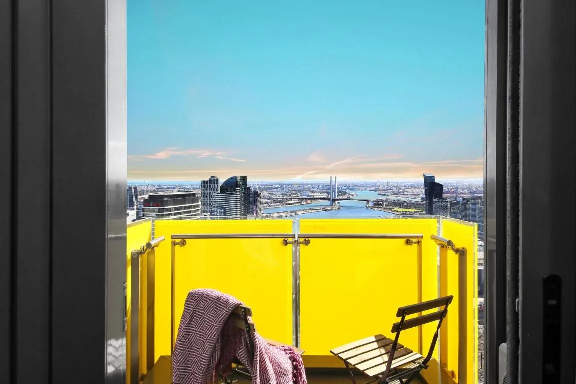 Image of Stylish CBD Apartment with Stunning Harbour Views