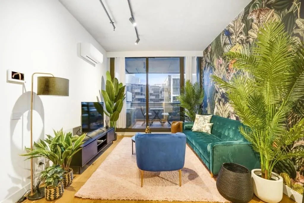 Image of Stylish&Sleek Docklands Apt w pool gym CBD tram