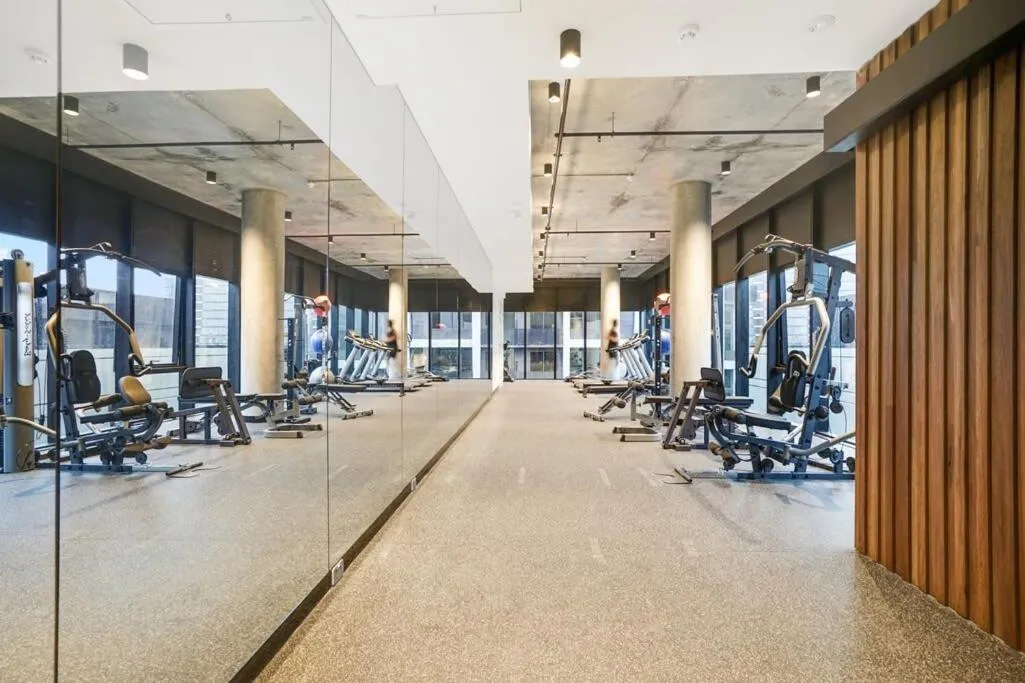 Image 5 of Stylish&Sleek Docklands Apt w pool gym CBD tram
