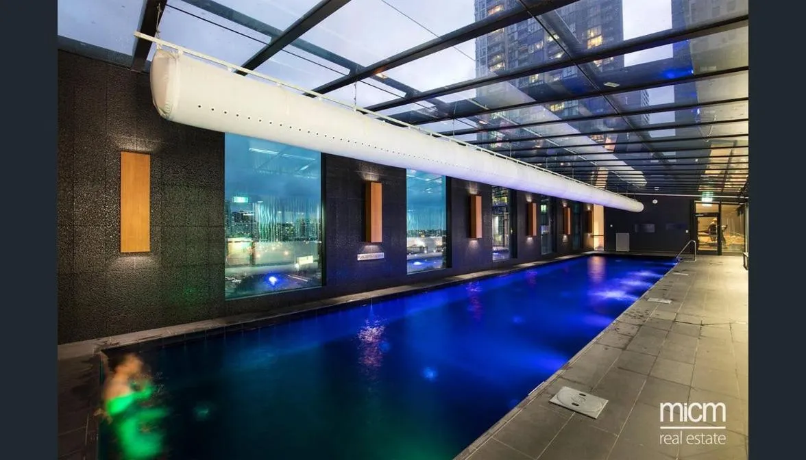 Image 2 of Stylish Southbank apartment Plus Free Parking for 2 Cars