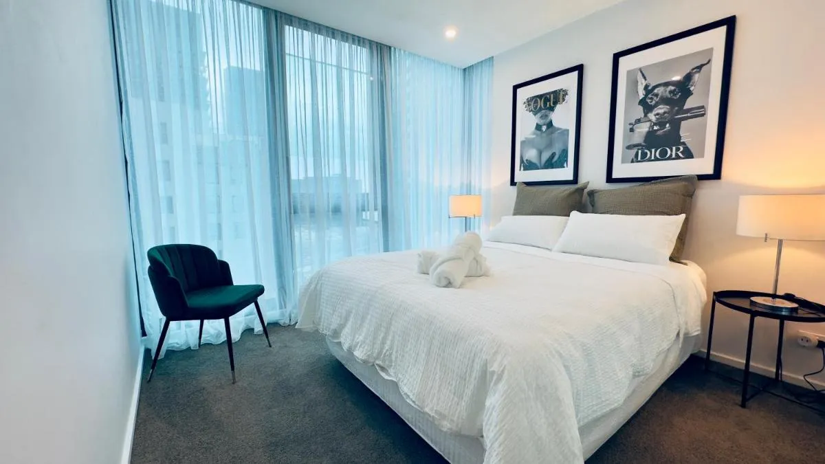 Image 1 of Stylish Southbank apartment Plus Free Parking for 2 Cars