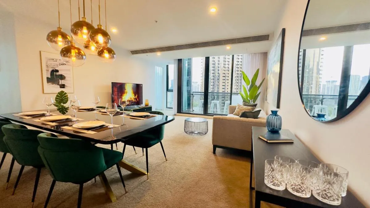 Image 4 of Stylish Southbank apartment Plus Free Parking for 2 Cars