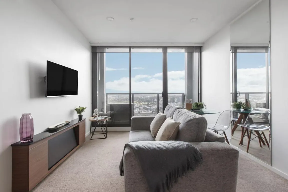 Image of Stylish Studio on 28th Floor with Panoramic Views