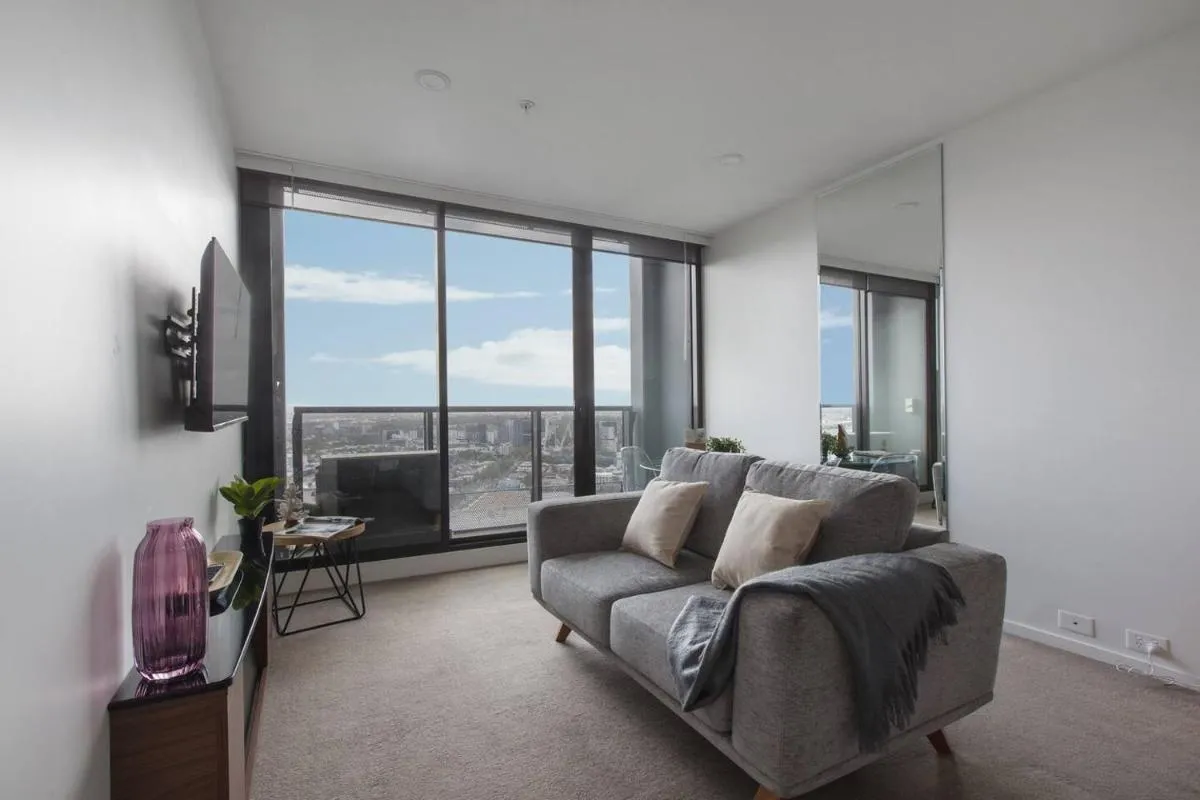 Image 4 of Stylish Studio on 28th Floor with Panoramic Views